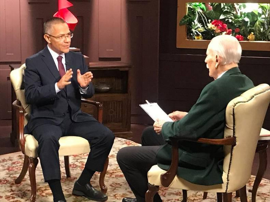 Venezuela Culture Minister, Ernesto Villegas, with JV Rangel. Photo by: Courtesy José Vicente Rangel.