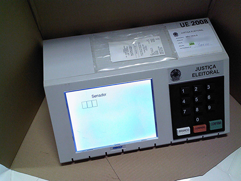 Electronic voting machine in Brazil (2014) Photo by: Mauro Cateb.