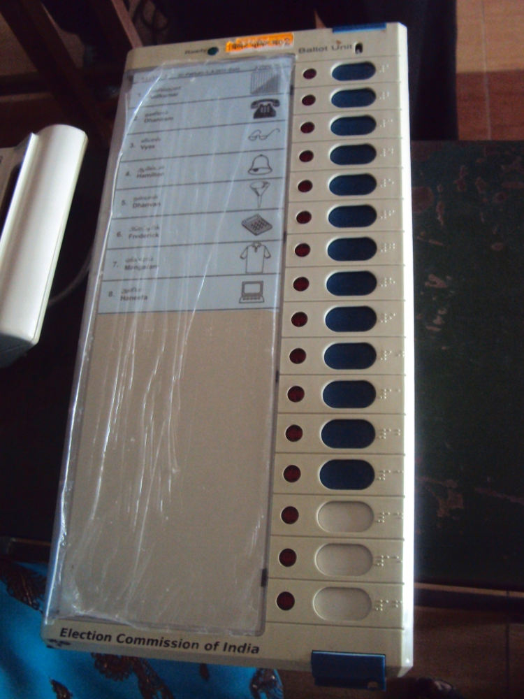Indian Electronic Voting Machine (2011). Photo by: பரிதிமதி.