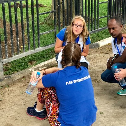 Jessica Cooke with Plan International activists. Photo by: courtesy twitter.com/JessCooke21(@JessCooke21).