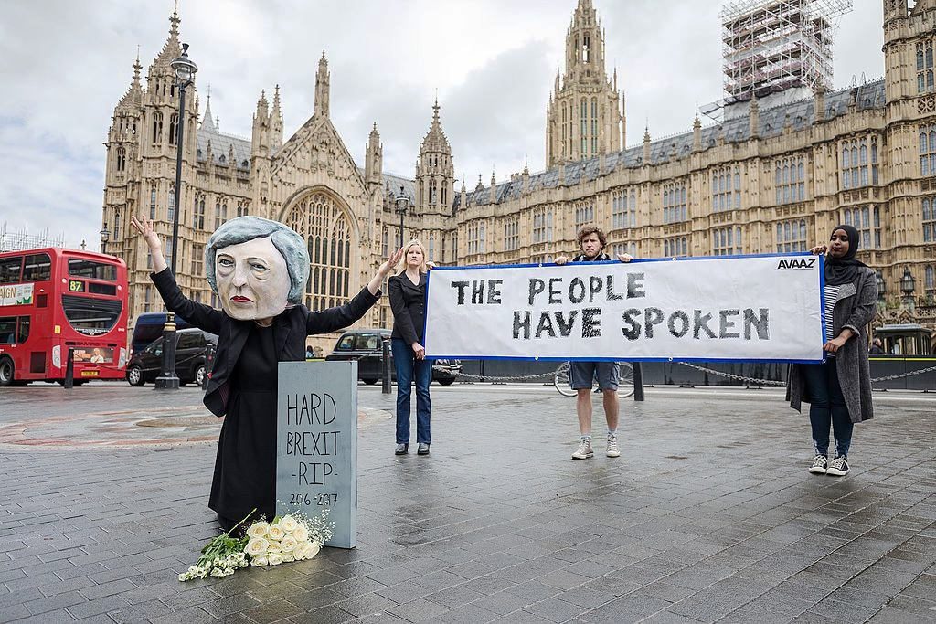 Activists from global citizens´movement Avaaz with Theresa May puppet mourning at the grave of hard Brexit. (June 2017). Photo by: Avaaz.