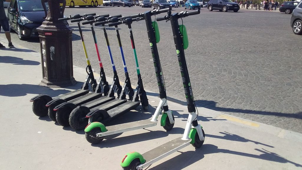 Electric scooters in Paris. Photo by: Cecilia Demratini.