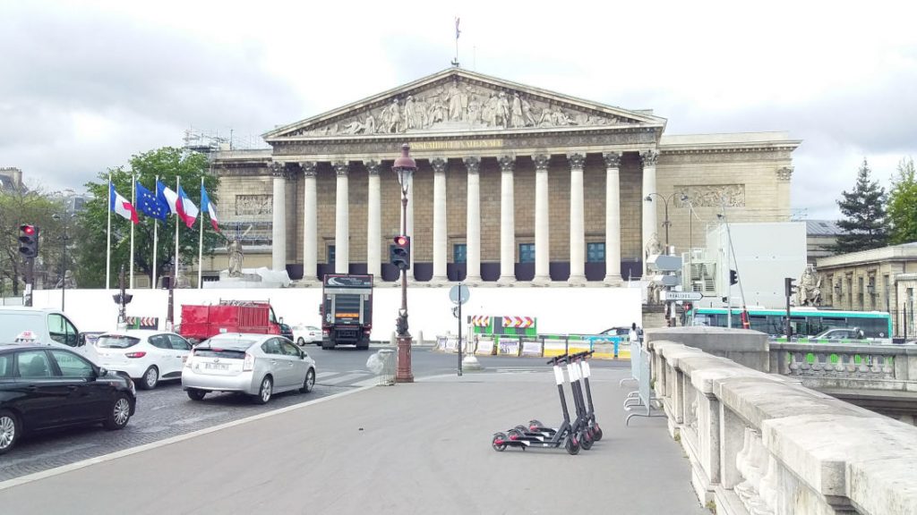 Electric scooters parked in the streets of Paris. Photo by: Cecilia Demartini.