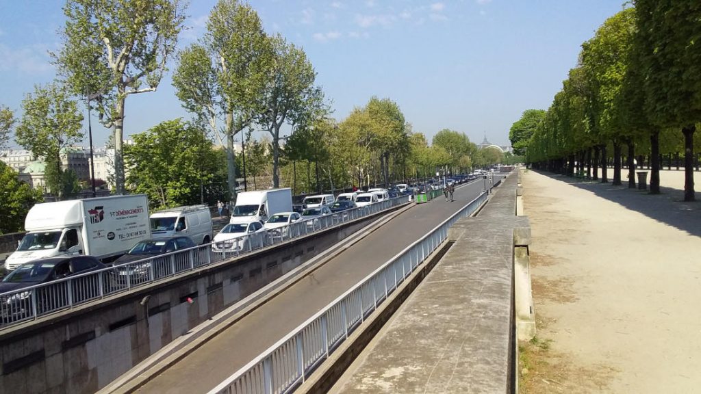 Traffic in Paris. Photo by: Cecilia Demratini.