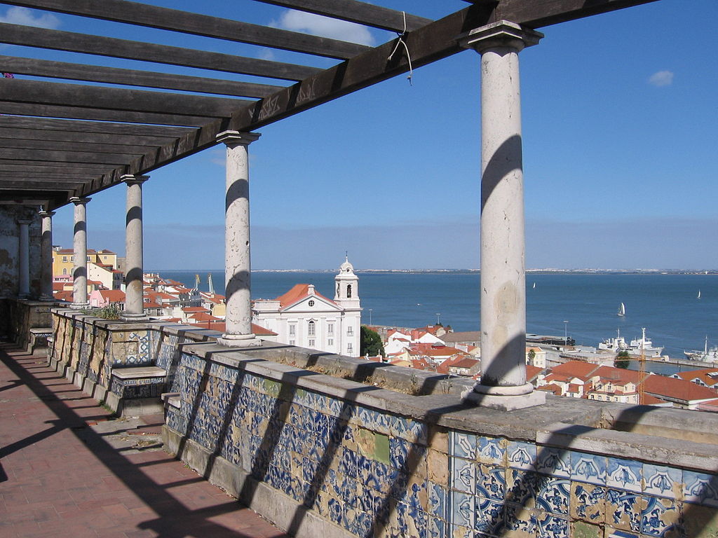 Miradouro de Santa Luzia, Alfama, Lisboa, Portugal. Photo by: Public Domain - no known author.